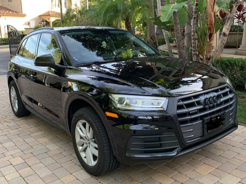 Used 2020 Audi Q5 2.0T Premium w/ Convenience Package image 1