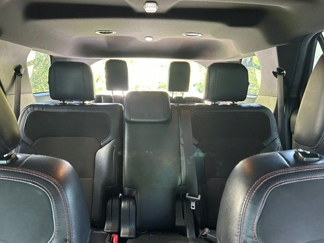 Used 2018 Ford Explorer XLT w/ Equipment Group 202A AWD/4WD image 17