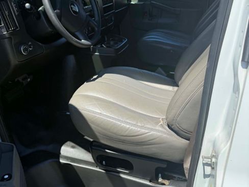 Used 2019 Chevrolet Express 2500 Extended RWD image 8