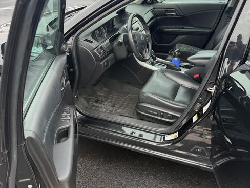 Used 2014 Honda Accord Touring image 9