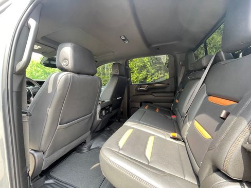Used 2024 GMC Sierra 1500 AT4 w/ Technology Package AWD/4WD image 11