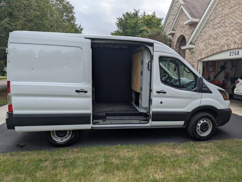 Used 2019 Ford Transit 250 130 Medium Roof RWD image 10