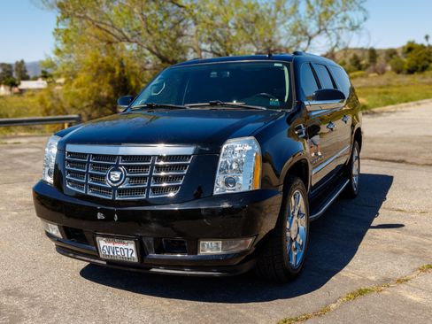 Used 2012 Cadillac Escalade ESV Luxury image 5