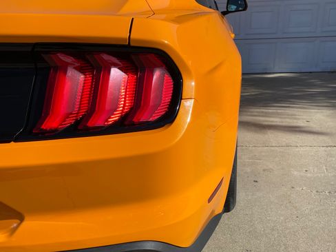 Used 2019 Ford Mustang Coupe RWD image 6