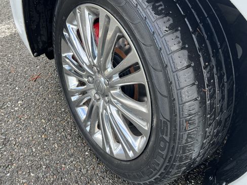 Used 2014 Chrysler 300 Sedan 4D w/ Driver Convenience Group image 17