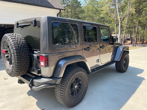 Used 2017 Jeep Wrangler Unlimited Sahara image 5