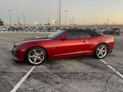 Used 2018 Chevrolet Camaro SS image 2