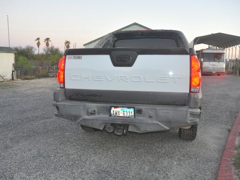 Used 2003 Chevrolet Avalanche 4x4 w/ Suspension Package, Off-Road image 12