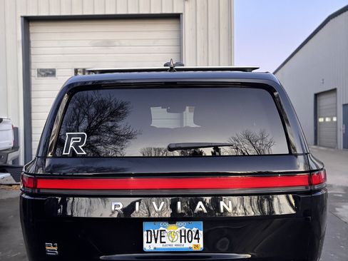 Used 2023 Rivian R1S Adventure image 12