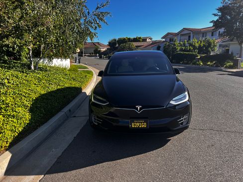 Used 2016 Tesla Model X 90D image 4