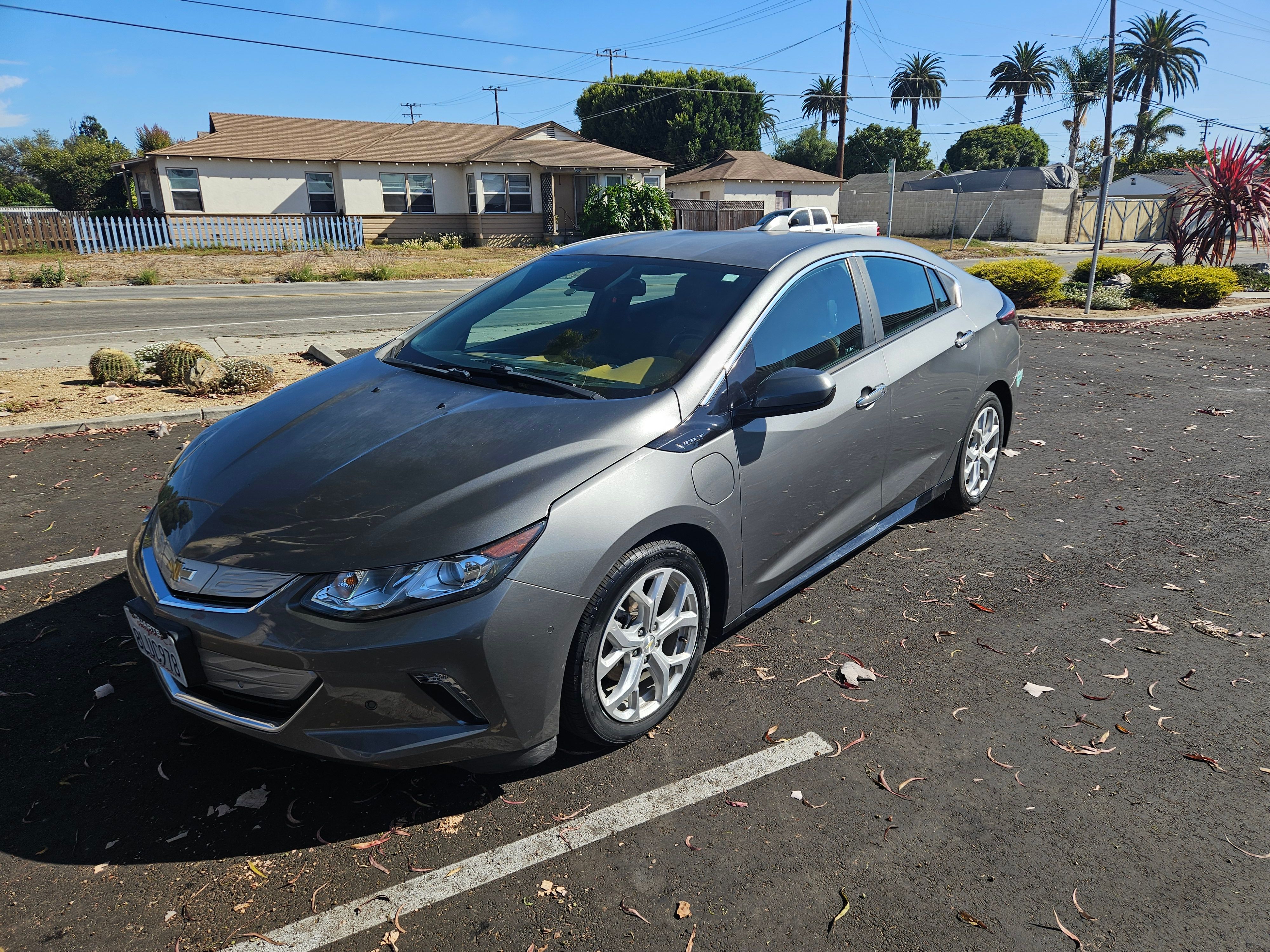 Used 2017 Chevrolet Volt Premier w/ Driver Confidence II Package FWD image 5