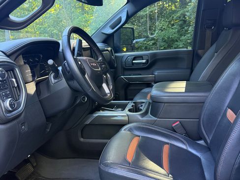 Used 2023 GMC Sierra 2500 AT4 w/ AT4 Preferred Package AWD/4WD image 2
