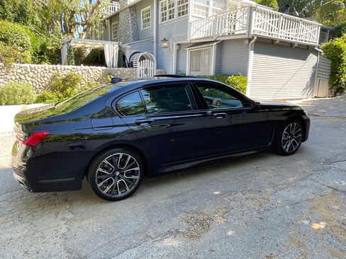 Used 2020 BMW 740i w/ M Sport Package image 4