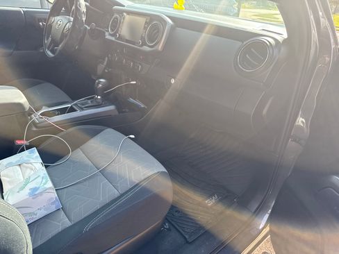 Used 2023 Toyota Tacoma TRD Off-Road image 6