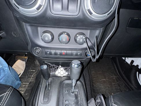 Used 2015 Jeep Wrangler Rubicon image 5