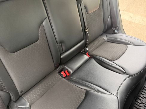 Used 2021 Jeep Compass Latitude FWD image 5