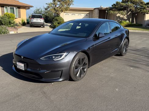 Used 2023 Tesla Model S Standard Range image 1