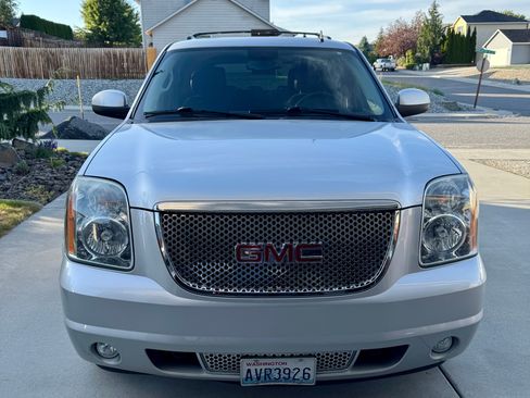 Used 2011 GMC Yukon SLT AWD/4WD image 4