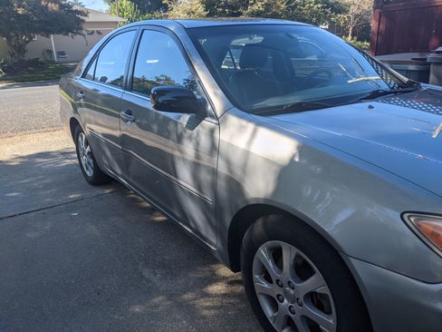 Used 2005 Toyota Camry XLE image 4