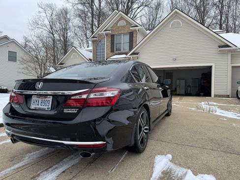 Used 2017 Honda Accord Sport Special Edition image 8