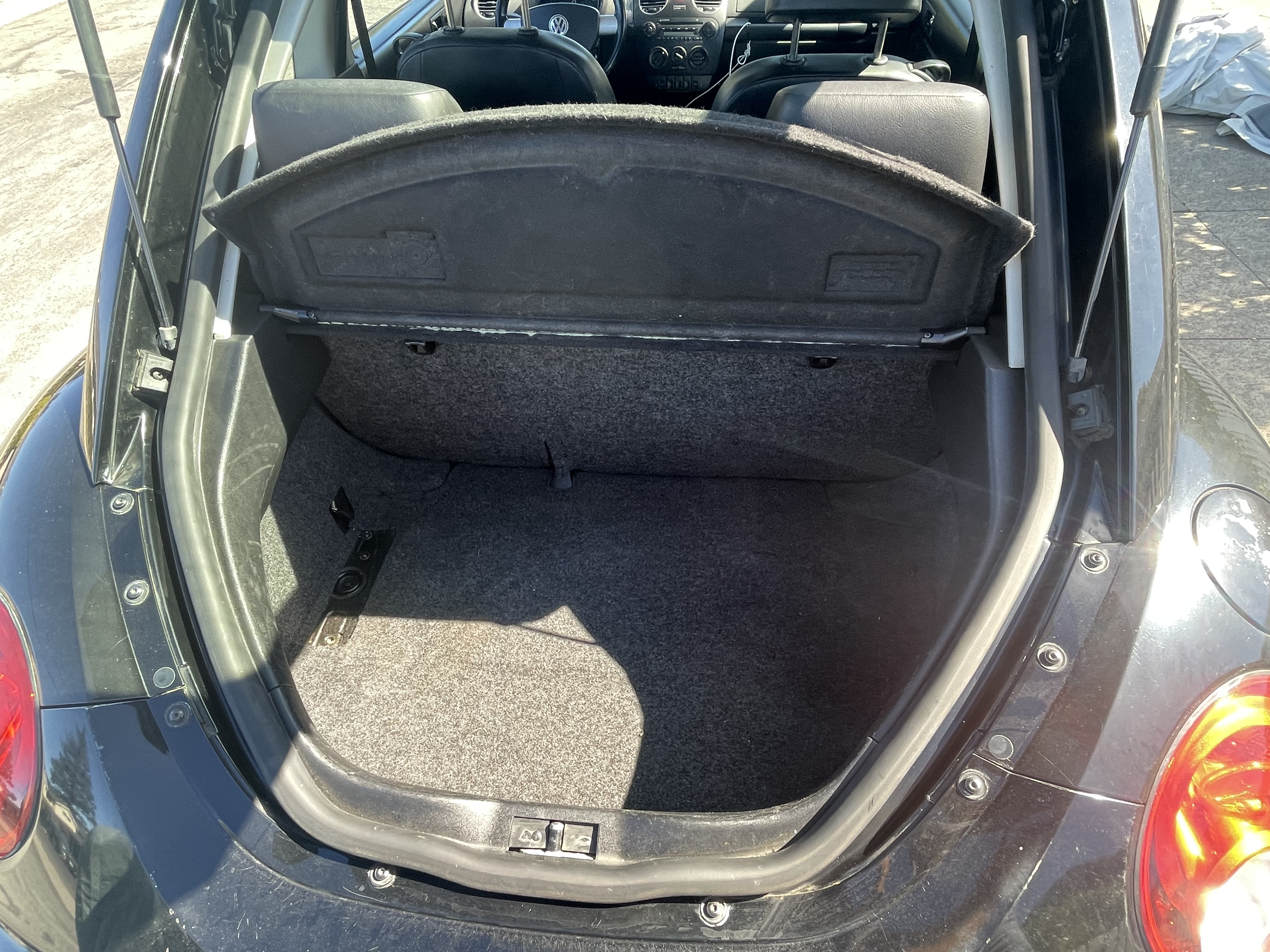Used 2009 Volkswagen Beetle S FWD image 12