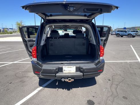 Used 2014 Nissan Armada SV w/ SV Driver Package image 9