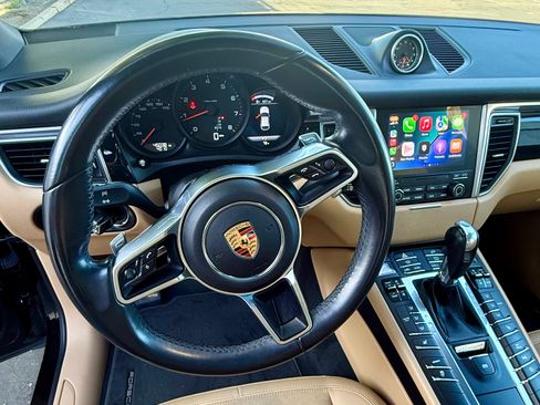 Used 2018 Porsche Macan Sport Edition AWD/4WD image 17