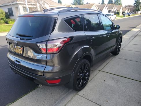 Used 2017 Ford Escape Titanium image 4