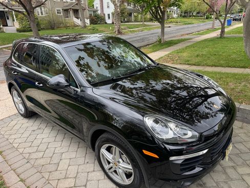 Used 2017 Porsche Cayenne S image 9