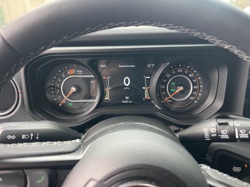 Used 2025 Jeep Wrangler Unlimited Rubicon image 11