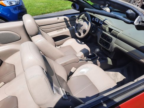 Used 2002 Chrysler Sebring GTC FWD image 11