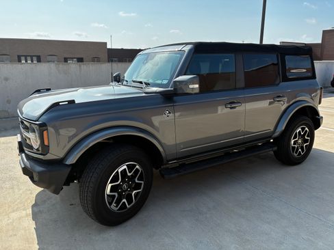 Used 2023 Ford Bronco Outer Banks AWD/4WD image 4