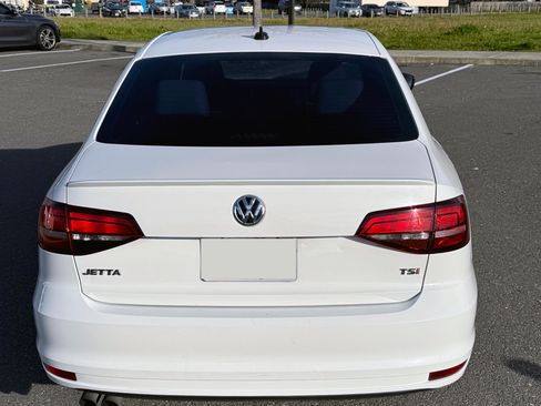 Used 2016 Volkswagen Jetta Sport w/ Lighting Package image 8