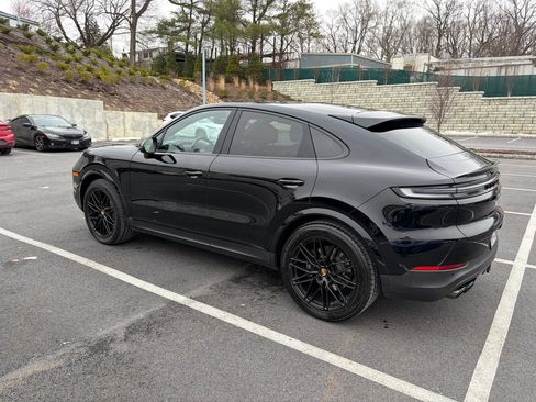 Used 2024 Porsche Cayenne Coupe image 6