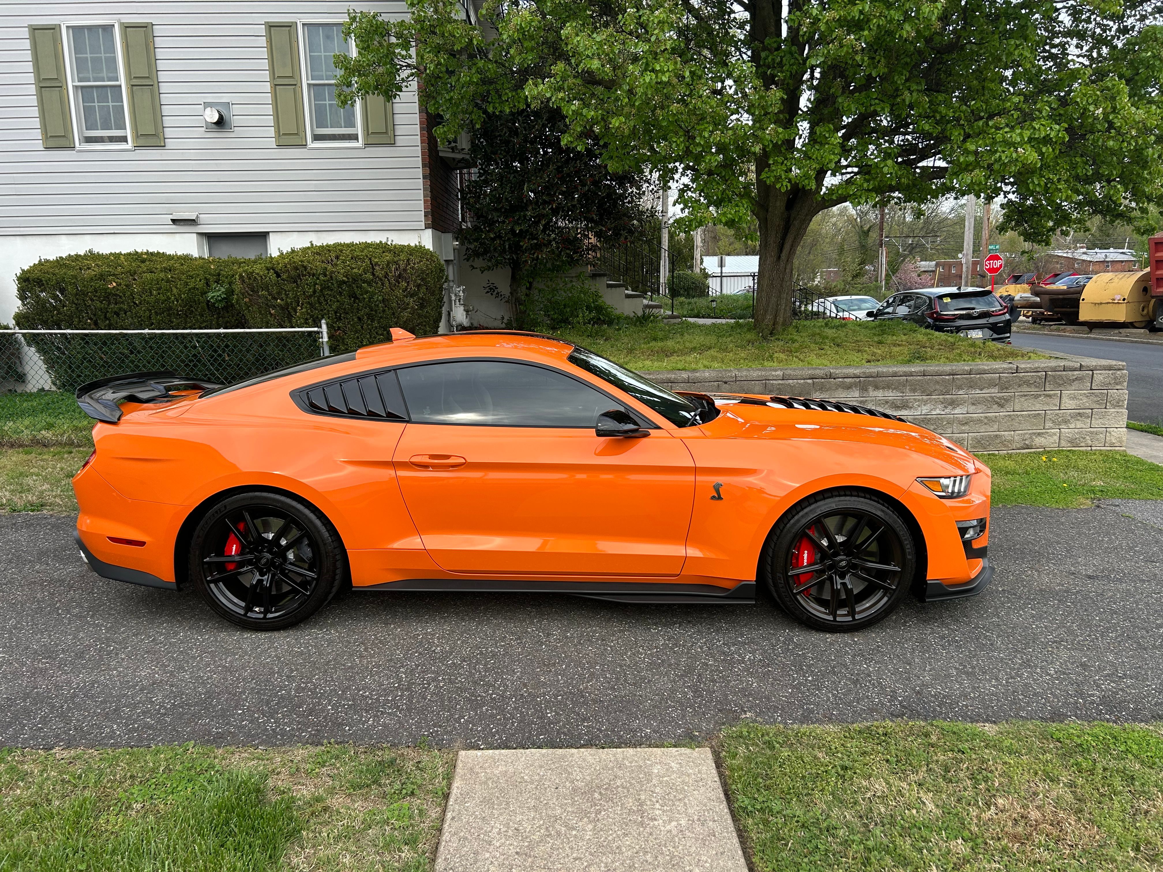 Used 2021 Ford Mustang Shelby GT500 w/ Technology Package RWD image 2