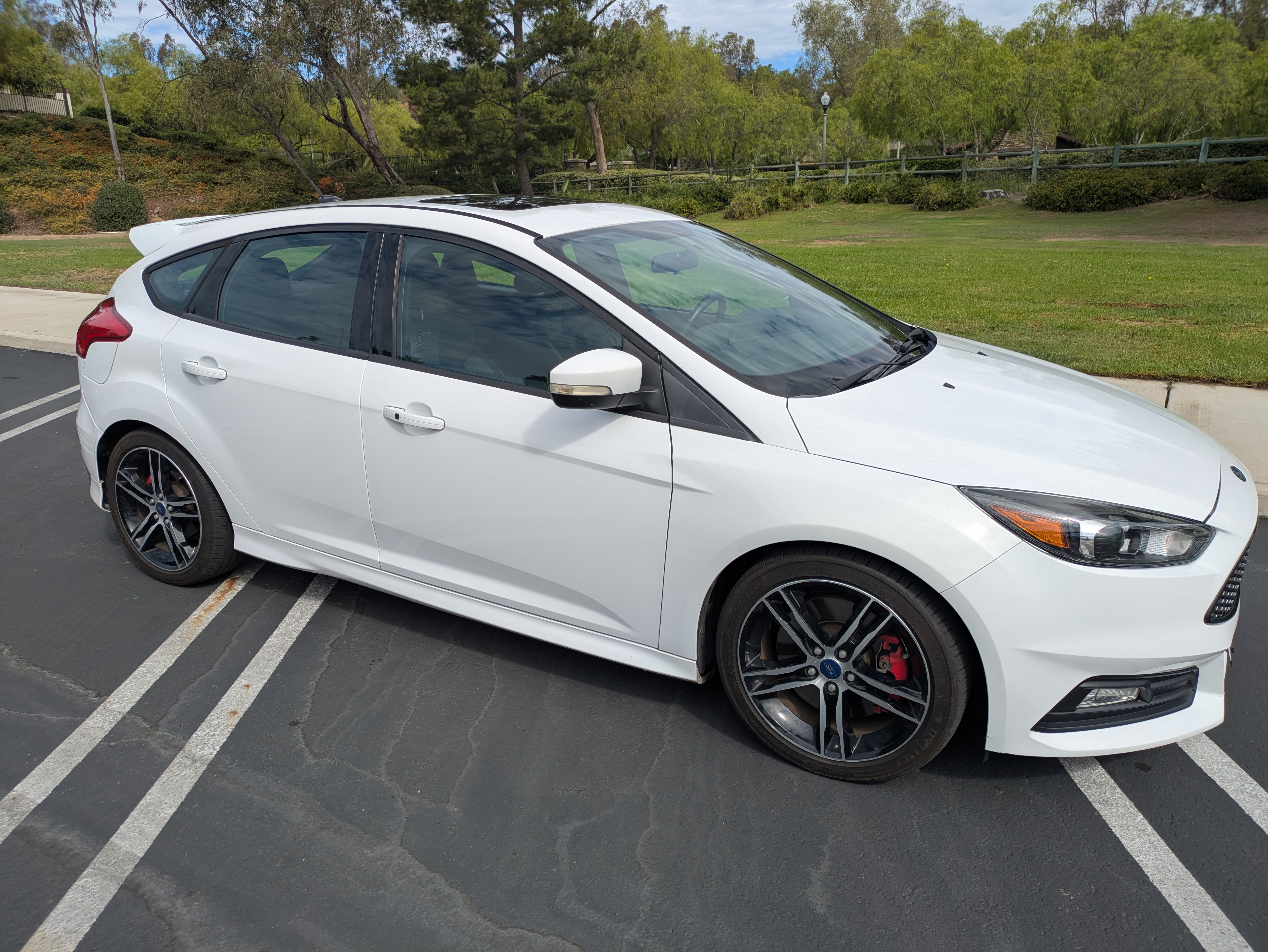 Used 2017 Ford Focus ST w/ Equipment Group 401A FWD image 1