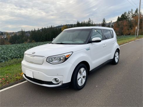 Used 2015 Kia Soul EV + image 2