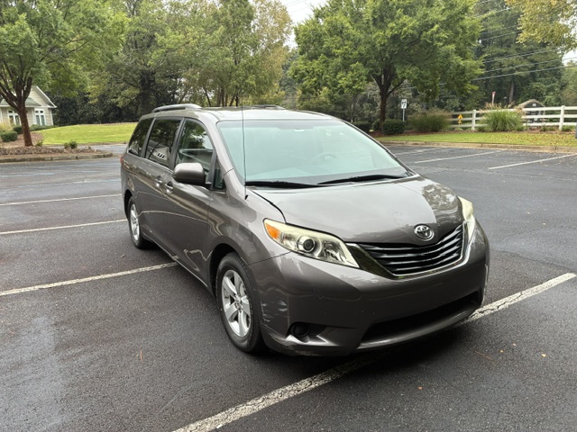 Used 2013 Toyota Sienna LE FWD image 5