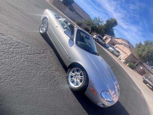 Used 2001 Jaguar XK8 Convertible image 2