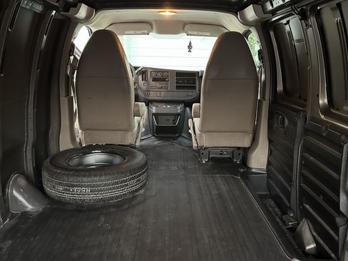 Used 2014 Chevrolet Express 2500 image 8