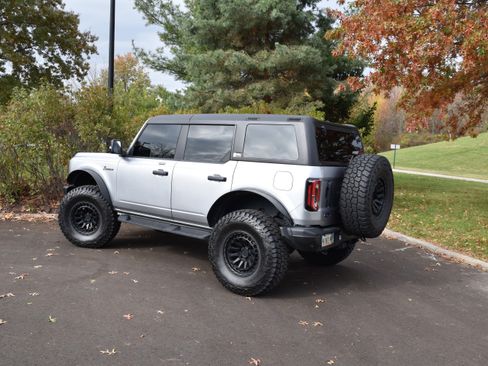 Used 2022 Ford Bronco Badlands image 4