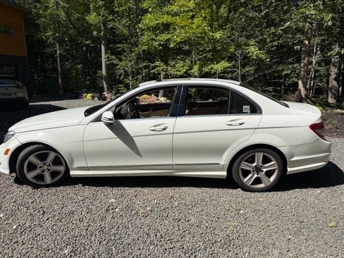 Used 2011 Mercedes-Benz C 300 4MATIC Sedan image 12