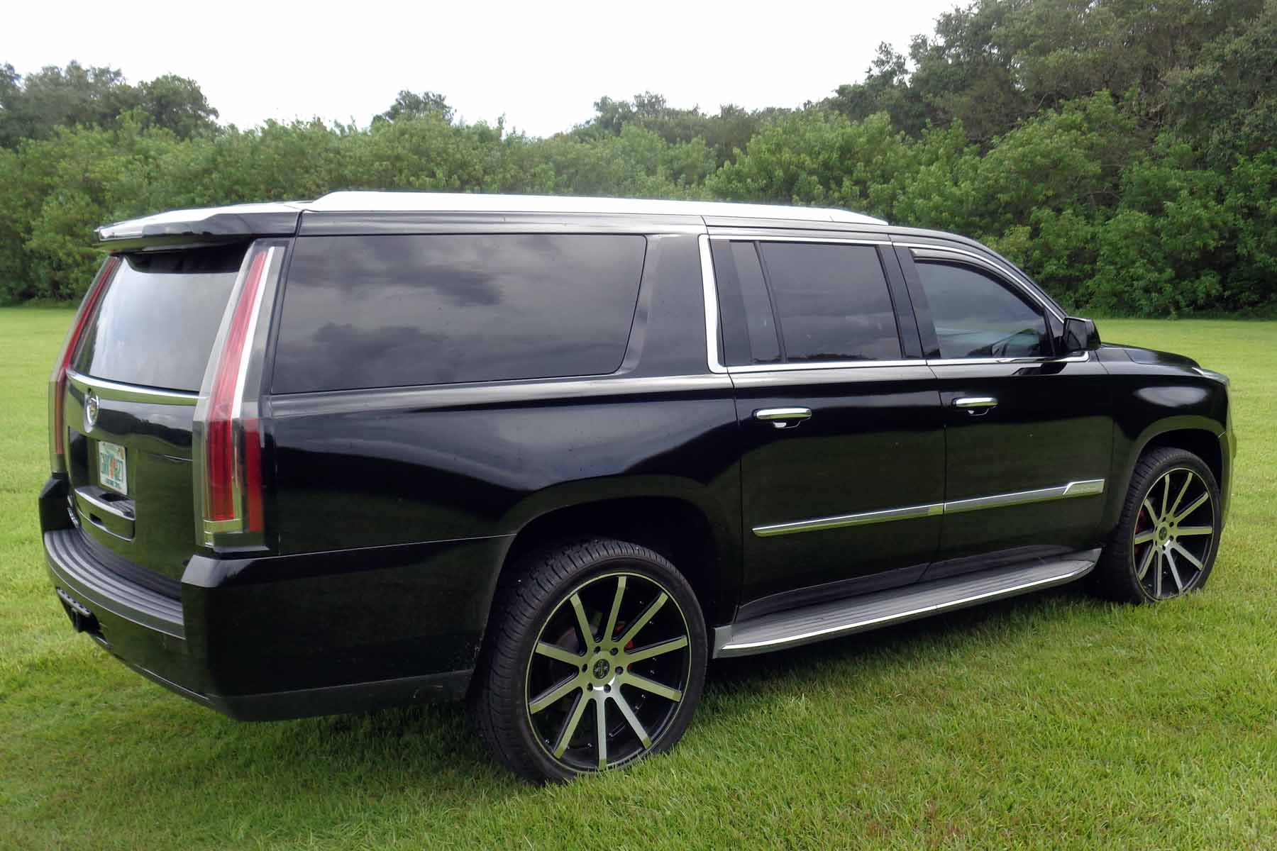 Used 2015 Cadillac Escalade ESV Luxury RWD image 2