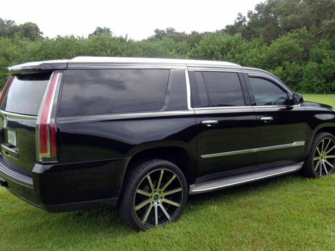 Used 2015 Cadillac Escalade ESV Luxury image 2