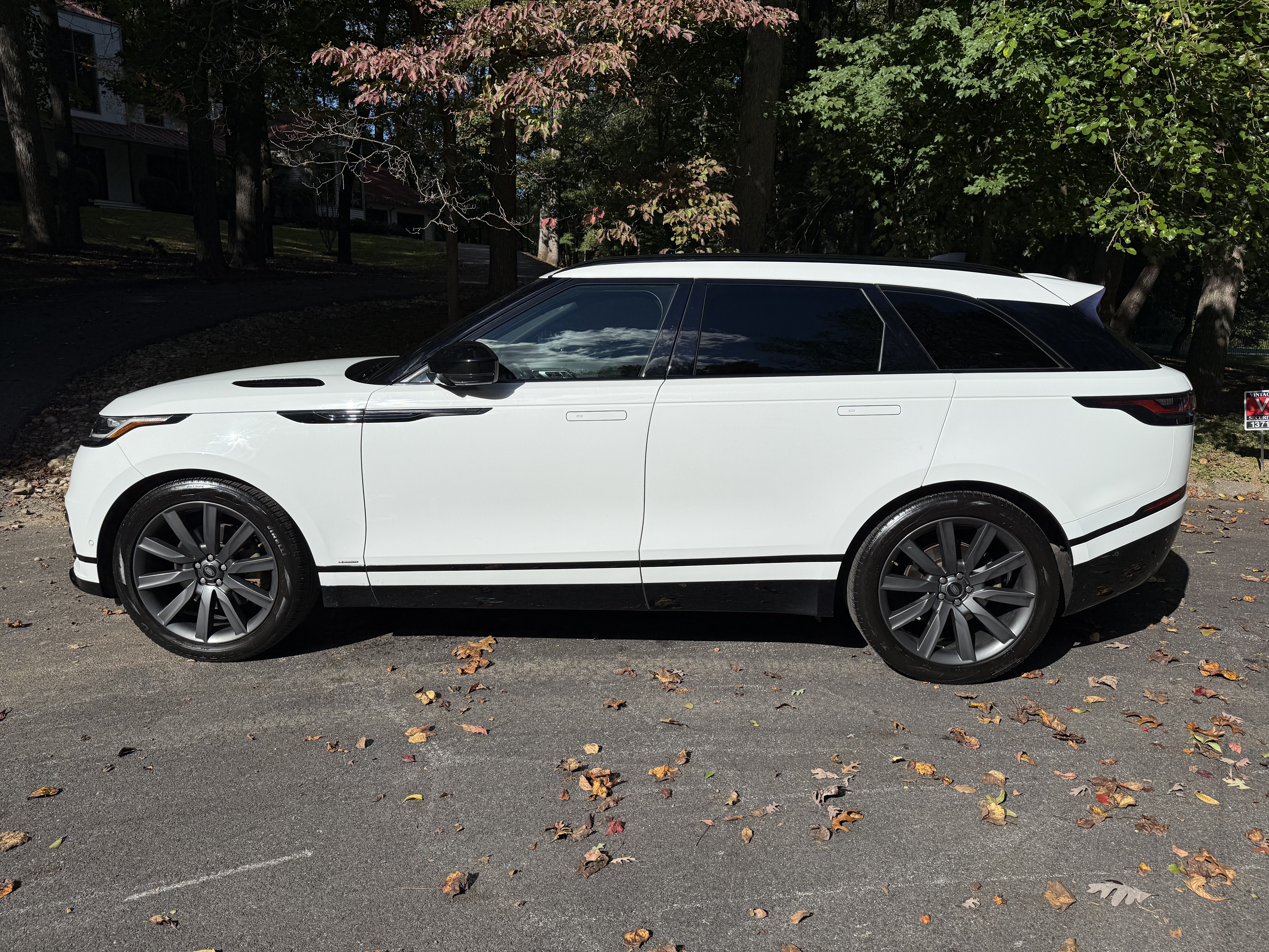 Used 2018 Land Rover Range Rover Velar R-Dynamic HSE AWD/4WD image 4