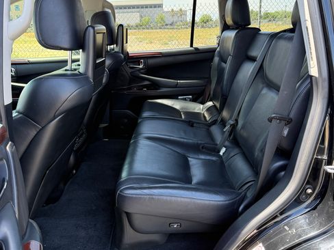 Used 2013 Lexus LX 570 4WD w/ Luxury Pkg image 24