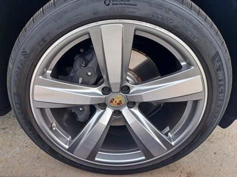 Used 2024 Porsche Macan image 12