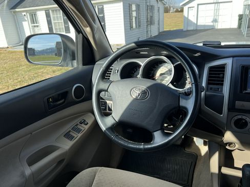 Used 2006 Toyota Tacoma PreRunner image 20
