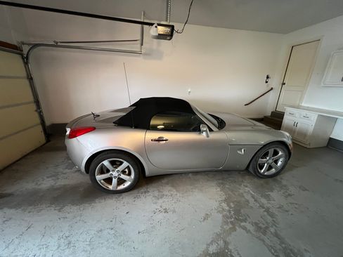 Used 2008 Pontiac Solstice Convertible w/ Premium Package image 1