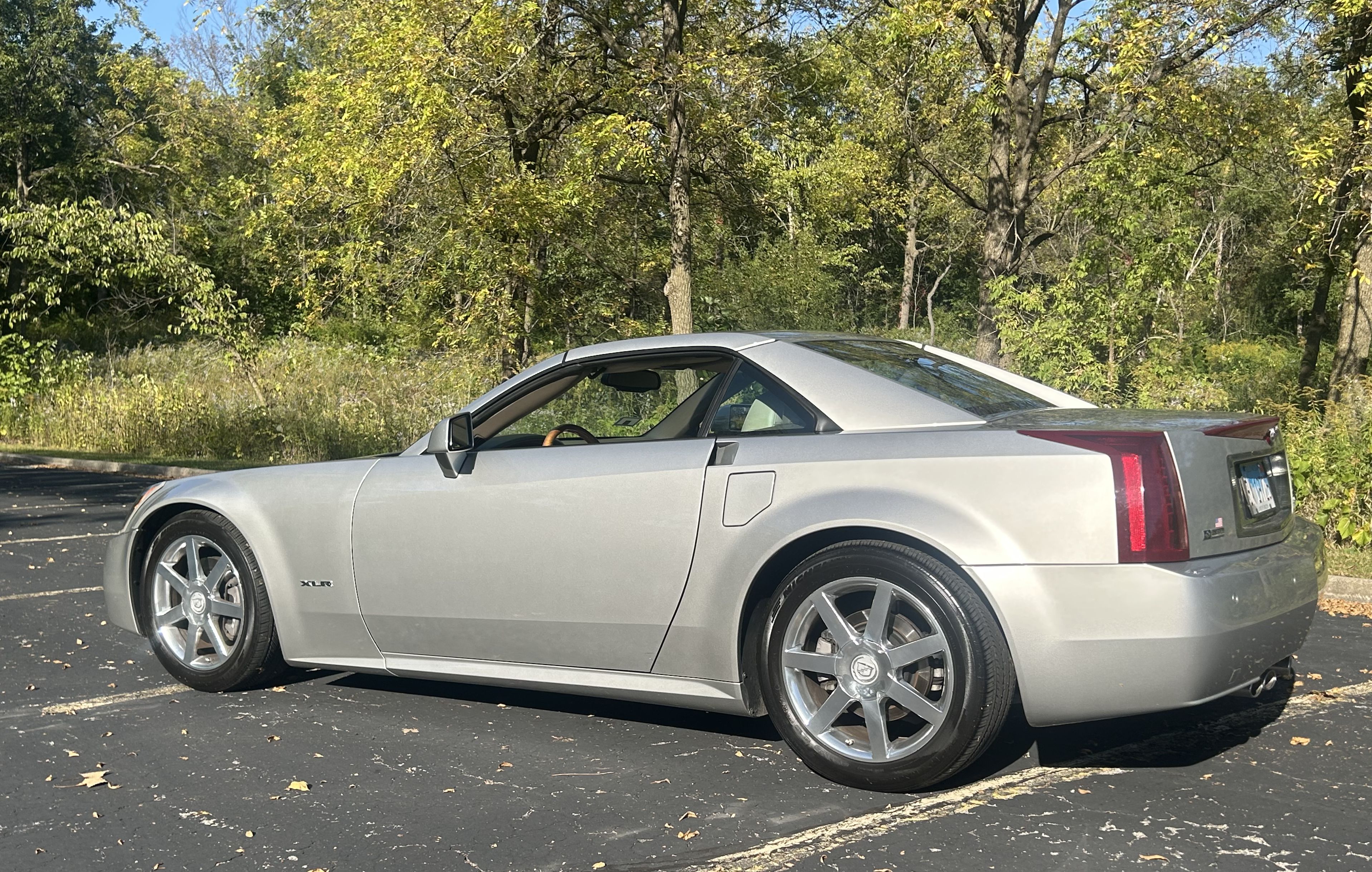 Used 2004 Cadillac XLR RWD image 4